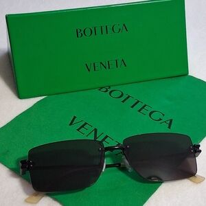Bottega Veneta Black Rimless Sunglasses with Green Case